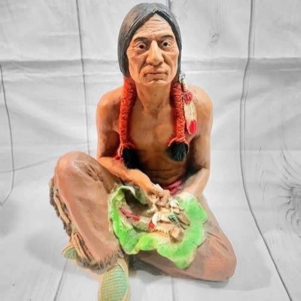 UNIVERSAL STATUARY CORP 423 1985 NATIVE AMERICAN SITTING SCULPTURE 11.5"